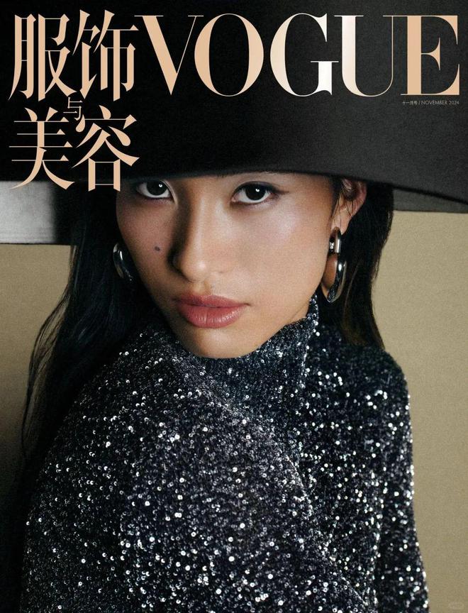 登《VOGUE》封面气场十足！球盟会入口郑钦文过22岁生日(图32)